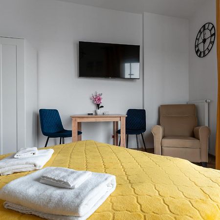 Warszawski Hongkong, Kultowe Miejsce Varsovie Extérieur photo